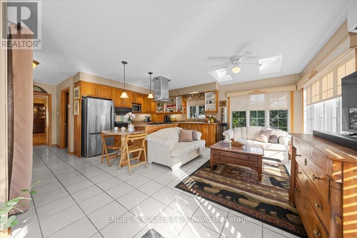 Property Photo:  528 St Lawrence Street  ON K0C 2K0 