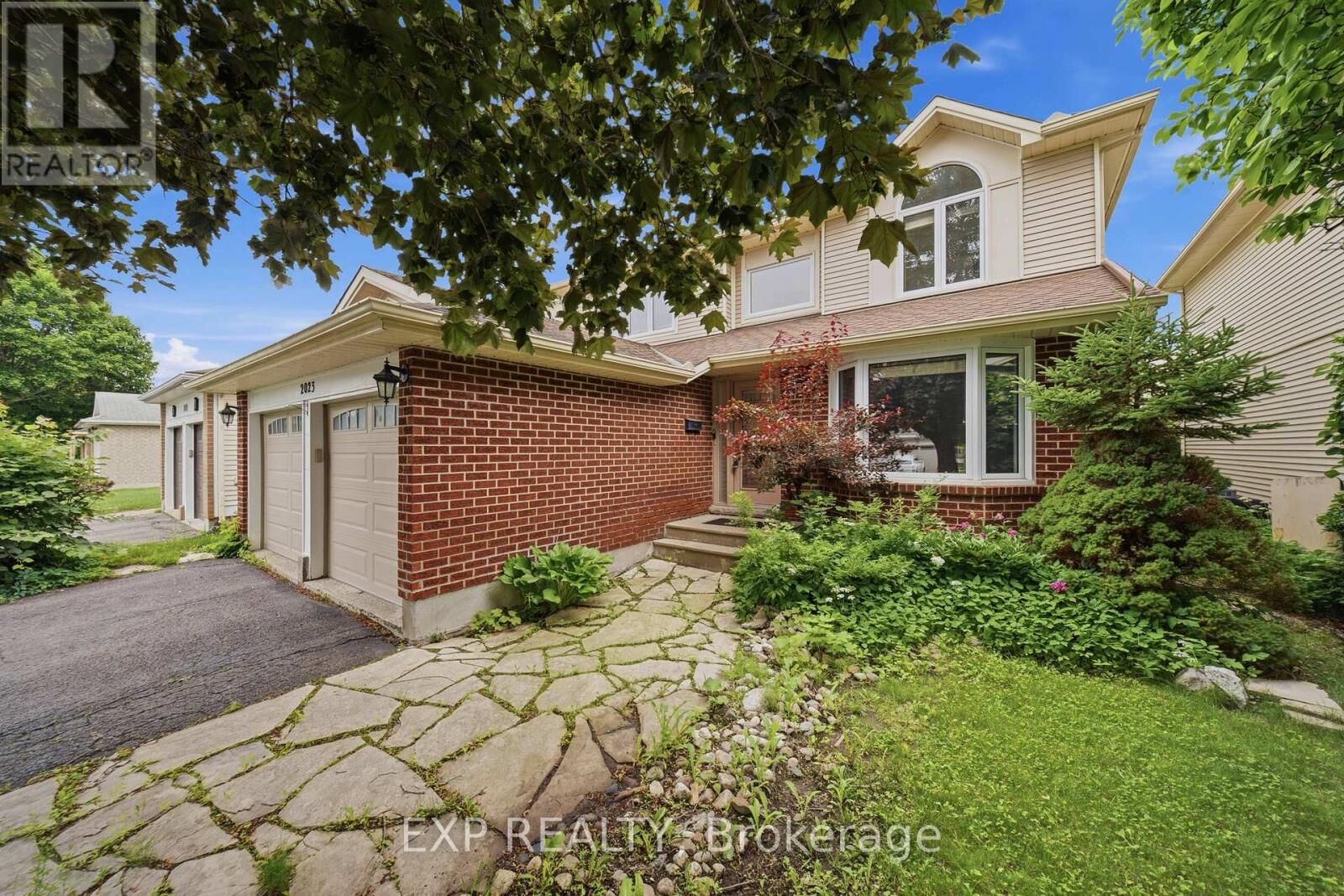 Property Photo:  2023 Rolling Brook Drive  ON K1W 1C9 