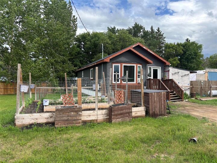 Property Photo:  116 Pelican Drive  MB R0K 1R0 