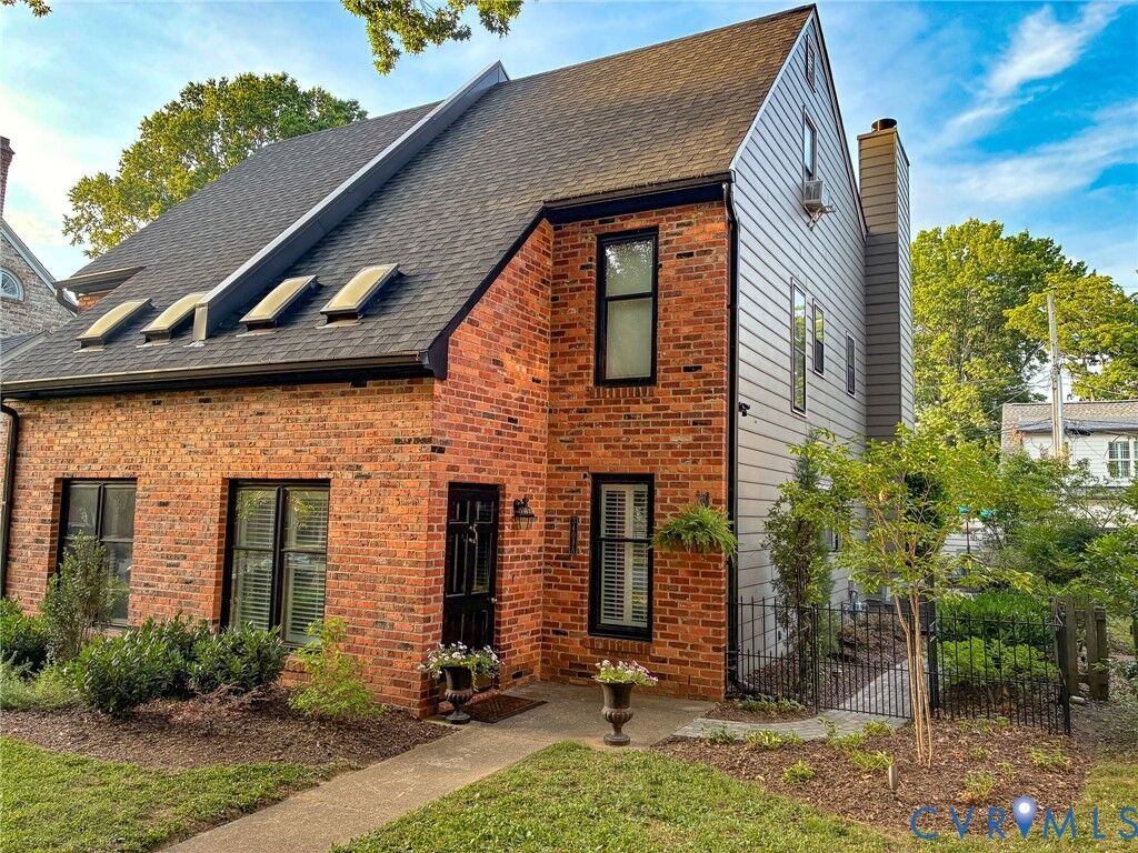 Property Photo:  3408 W Franklin Street A  VA 23221 