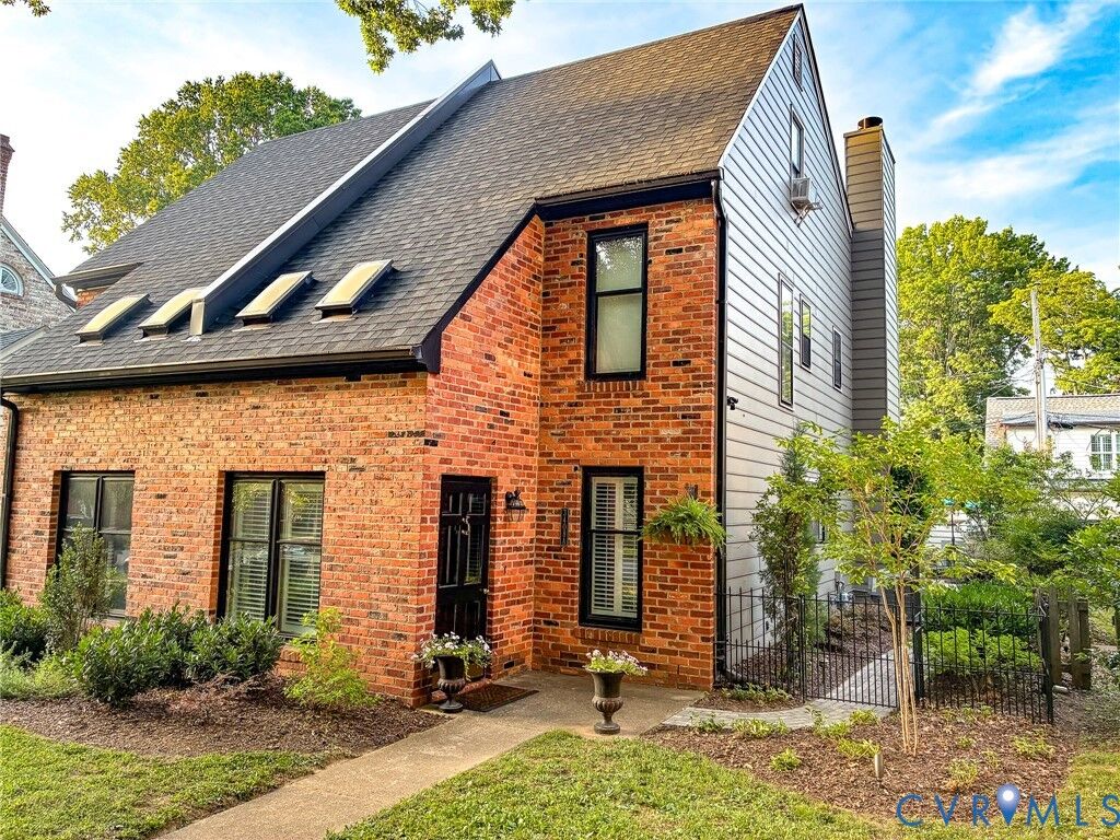 Property Photo:  3408 W Franklin Street A  VA 23221 