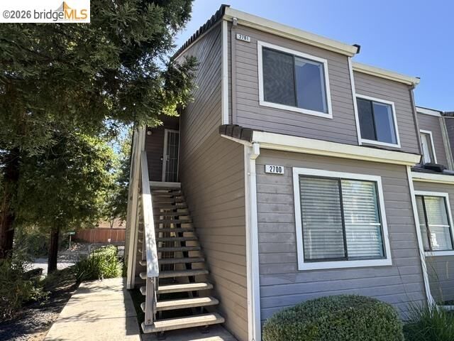 Property Photo:  2701 Harvest Ln  CA 94531 