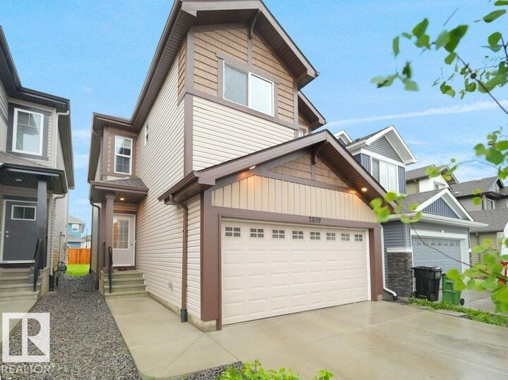 Property Photo:  2039 13 Avenue NW  AB T6T 2R8 
