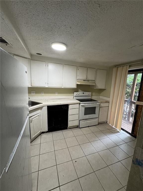 Property Photo:  3119 Fairington Drive  GA 30038 