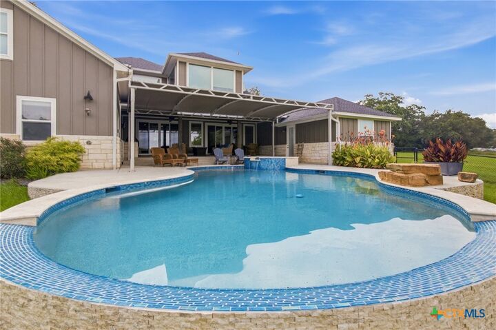 Property Photo:  944 West Lake Trail  TX 77905 