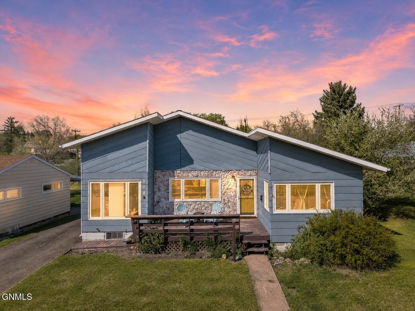 Property Photo:  508 2nd Avenue  ND 58577 