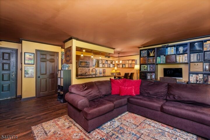 Property Photo: 18 Steeplechase Ct NJ 08873
