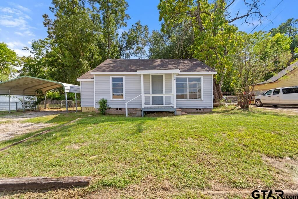 Property Photo: 210 Cooper TX 75771