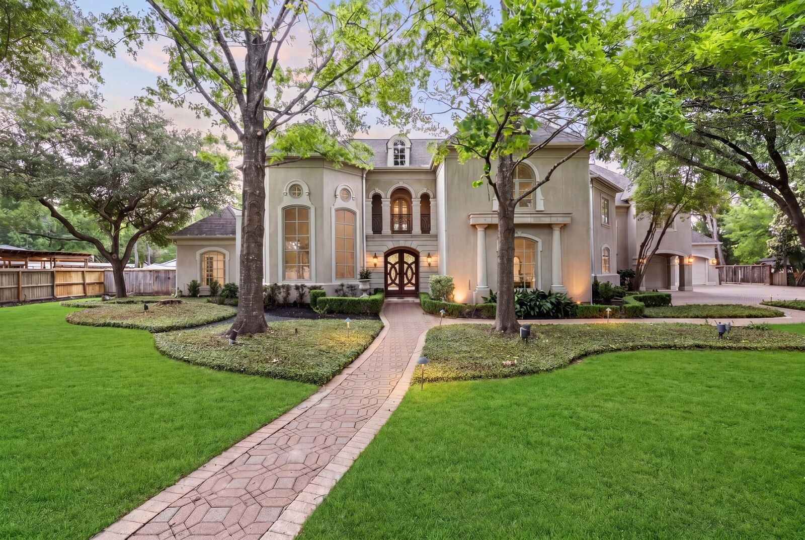 Property Photo:  835 Echo Lane  TX 77024 