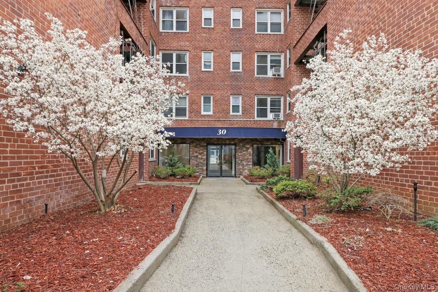 Property Photo: 30 N Broadway 5H NY 10601