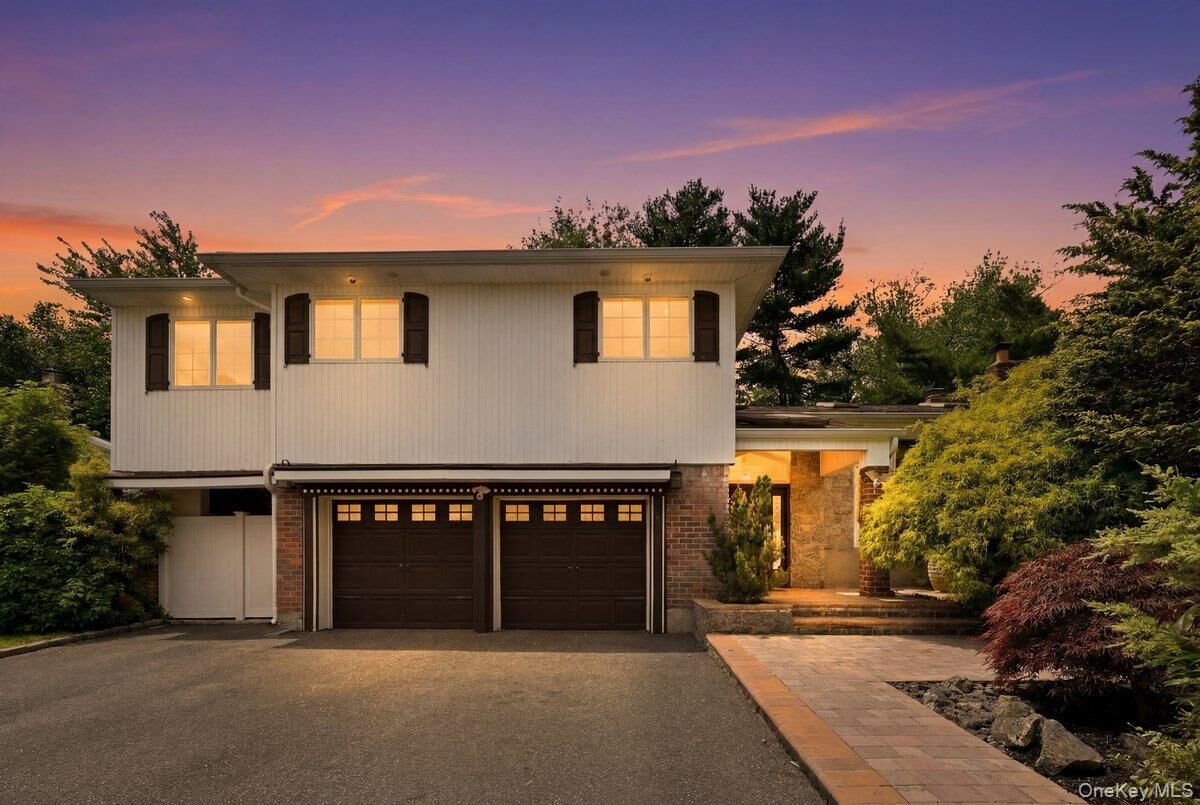 Property Photo:  15 Seneca Place  NY 11753 