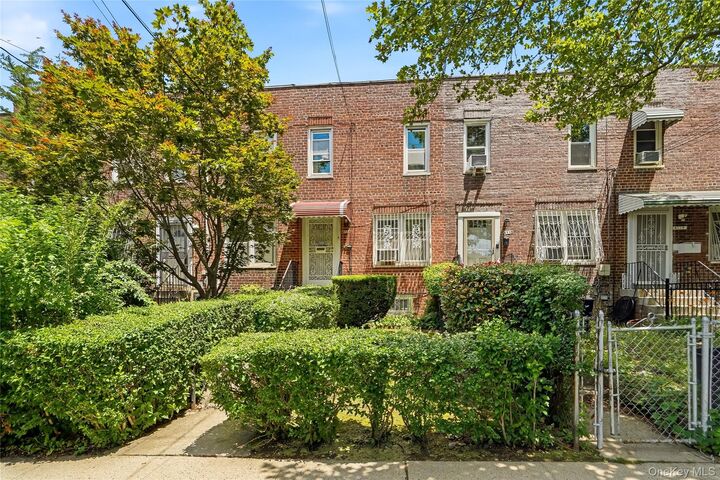 Property Photo:  4118 Murdock Avenue  NY 10466 