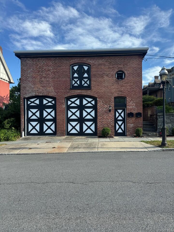 Property Photo:  61 Clinton Street 1  NY 12550 
