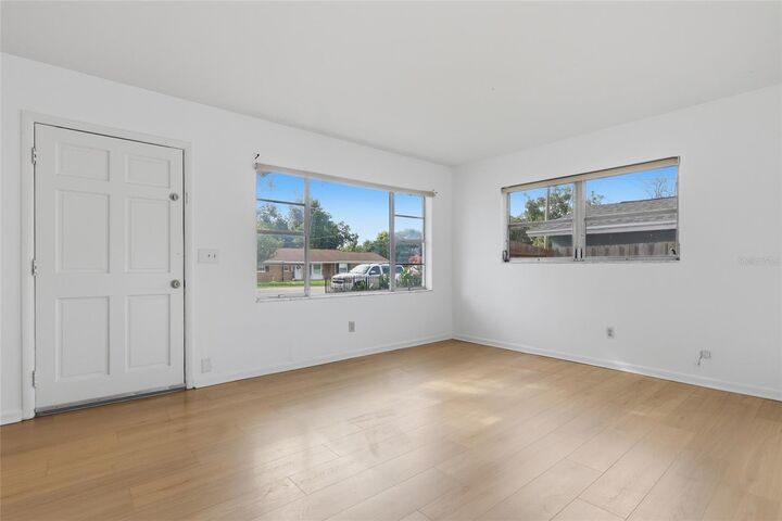 Property Photo: 410 S Oakwood Avenue FL 33511