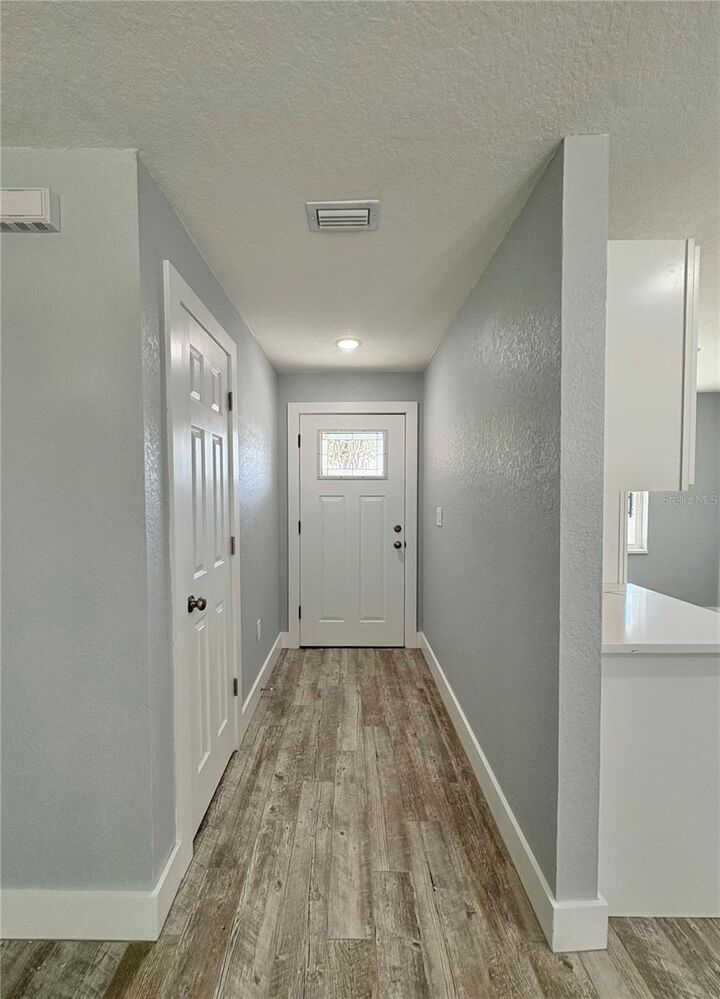 Property Photo: 142 Rosedale Avenue FL 34606