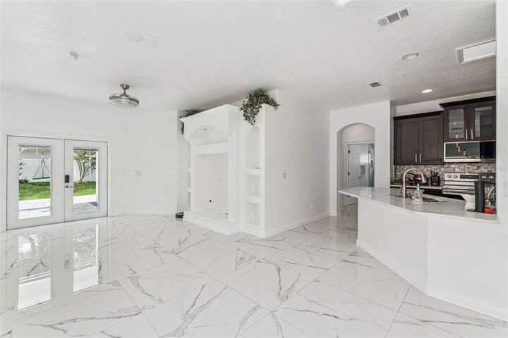 Property Photo:  8915 Victoria Isle Place  FL 32829 
