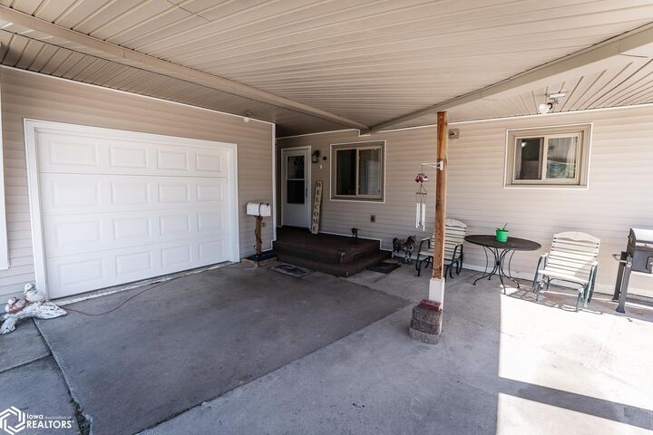 Property Photo:  1506 Fremont Street  IA 50158 