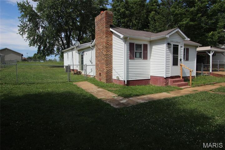 Property Photo:  1405 E Chestnut Street  MO 63601 