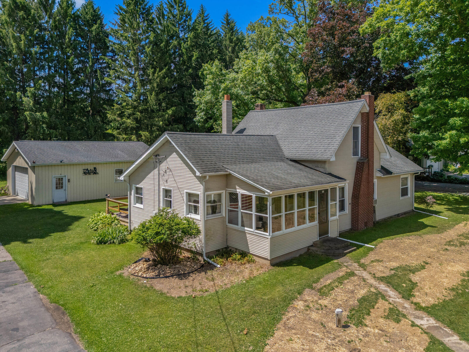 Property Photo:  101 Hanover Court  MI 49241 