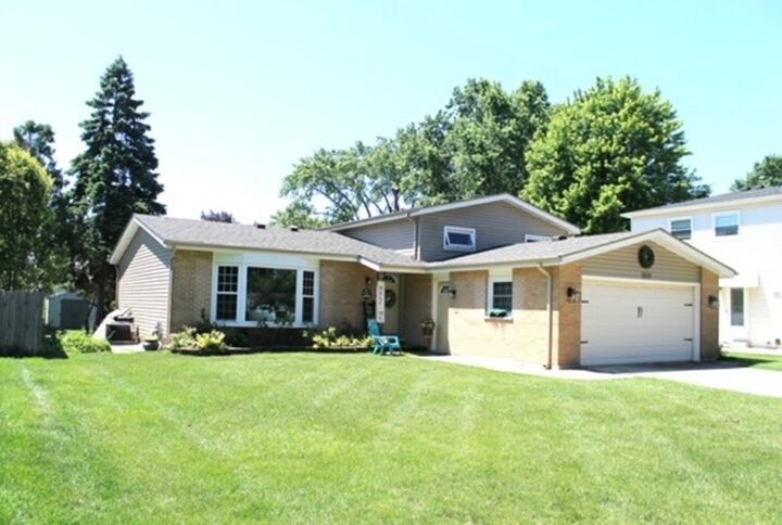 Property Photo:  1909 E Maya Lane  IL 60056 