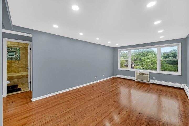 Property Photo: 5700 W Montrose Avenue 3D IL 60634