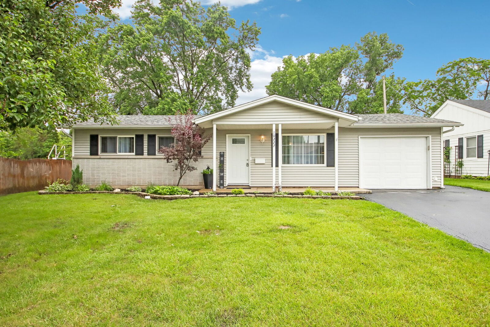 Property Photo: 10227 Hilltop Drive IL 60462
