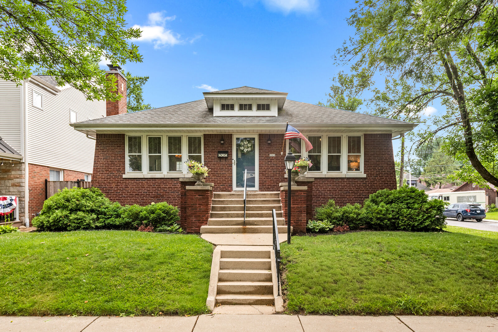 Property Photo:  6960 N Ozark Avenue  IL 60631 