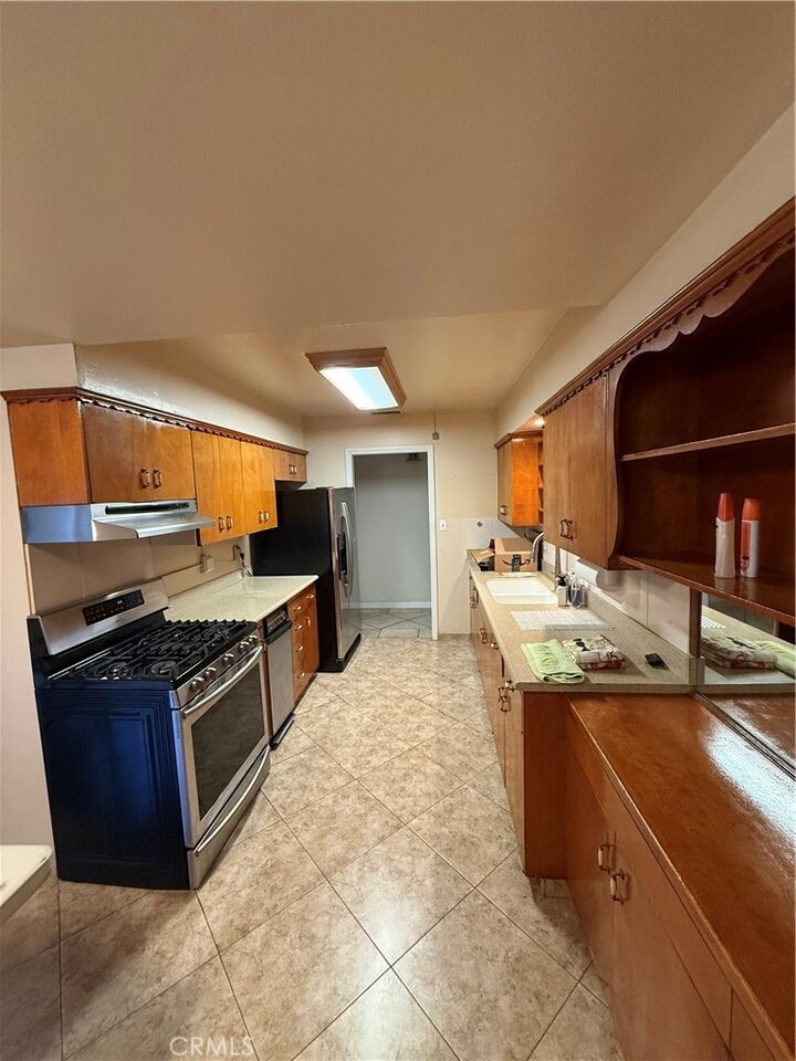 Property Photo: 221 S Ranburn CA 91702