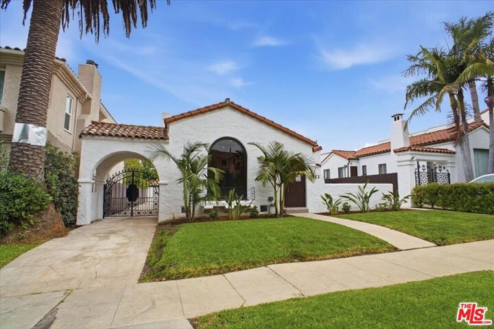Property Photo: 1153 Hi Point Street CA 90035