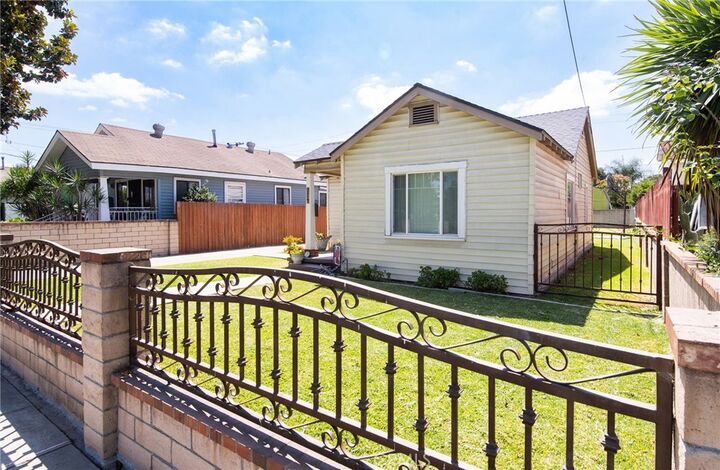 Property Photo:  237 S 5th  CA 90640 
