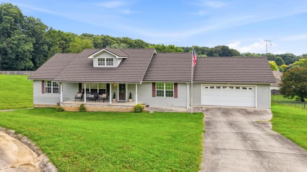Property Photo:  204 Rosewood Drive NE  TN 37312 