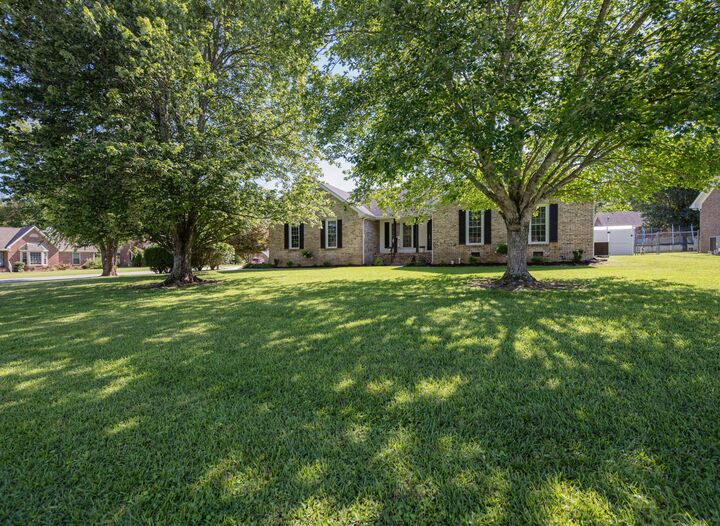 Property Photo:  152 Greenbriar Cir  TN 37355 