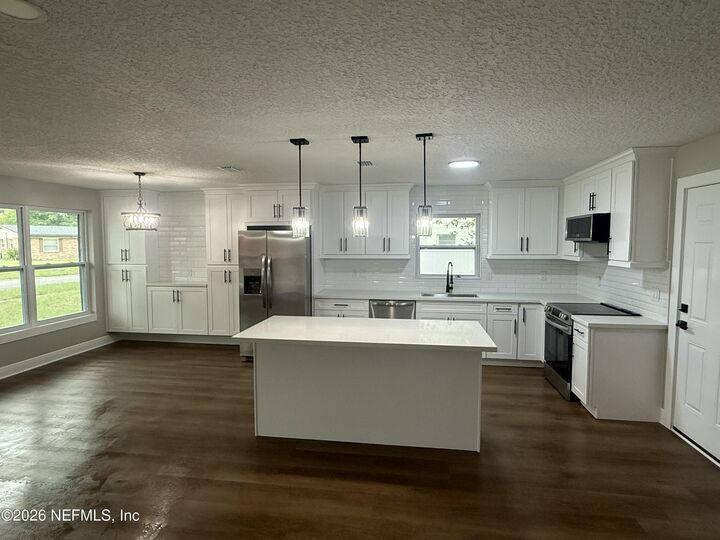 Property Photo: 7474 Deepwood Drive N FL 32244