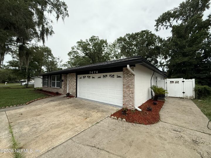Property Photo:  7474 Deepwood Drive N  FL 32244 