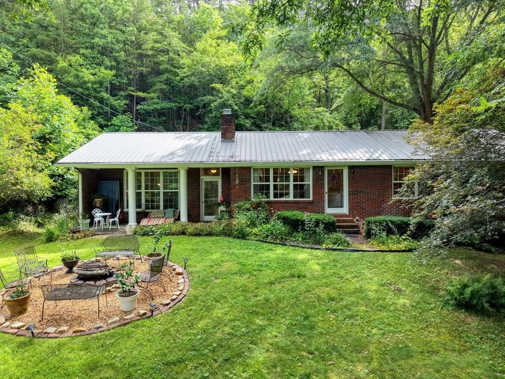 Property Photo:  5127 Mineral Springs Road  GA 30582 