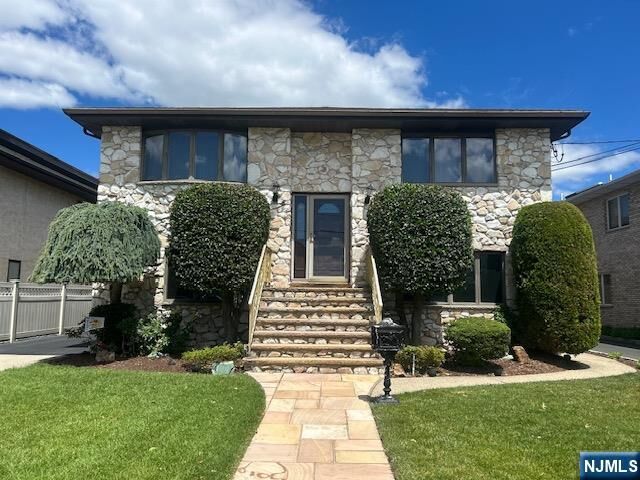 Property Photo:  201 Franklin Street 2  NJ 07407 