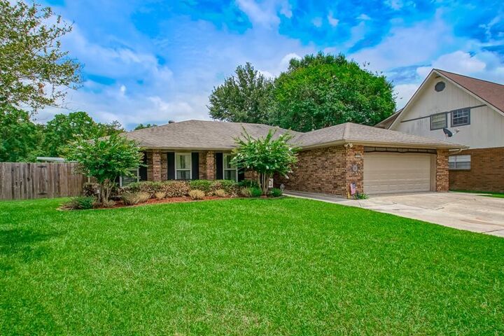 Property Photo:  904 Dolly Madison Court  LA 70458 