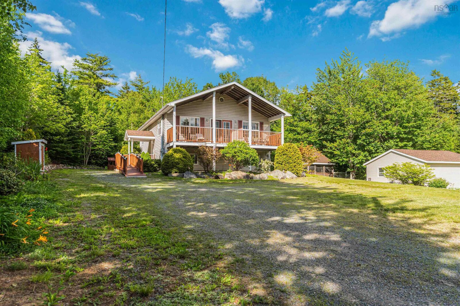 Property Photo: 780 Lakeside Drive NS B0P 1G0