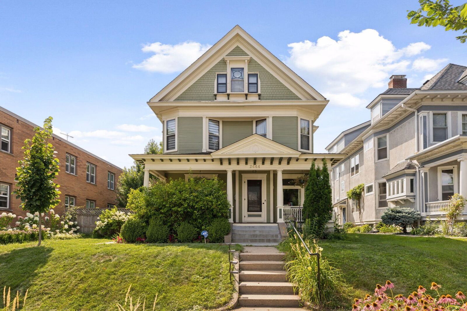 Property Photo:  2444 Bryant Avenue S  MN 55405 