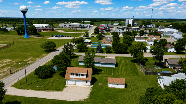 Property Photo:  204 Maple Avenue S  MN 56571 
