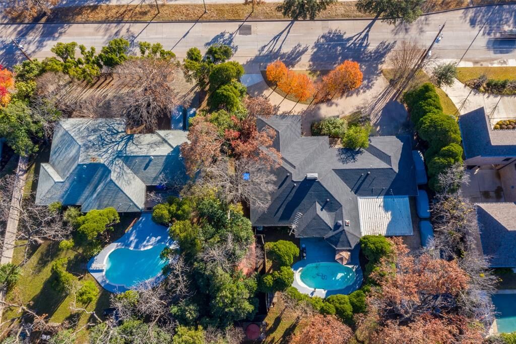 Property Photo: 4421 Walnut Hill Lane TX 75229
