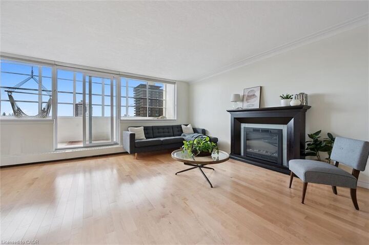 65 Westmount Road N 910 — photo 1