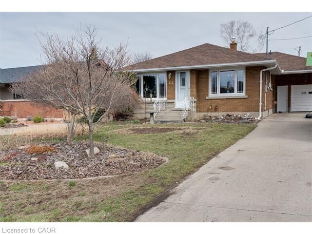 Property Photo:  52 Woodelm Drive  ON L2M 4N3 