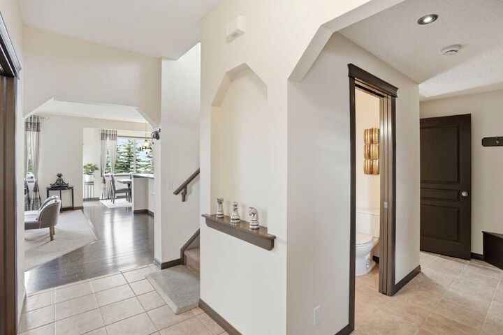 Property Photo: 6 Springborough Green SW AB T3H 5M6