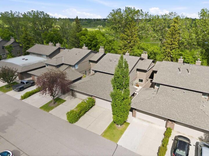 Property Photo: 860 Midridge Drive SE 821 AB T2X 1K1