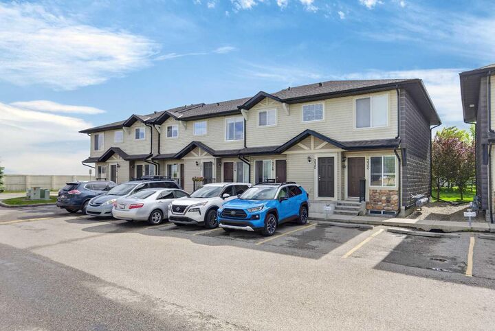 Property Photo: 328 Saddlebrook Point NE AB T3J 0G5