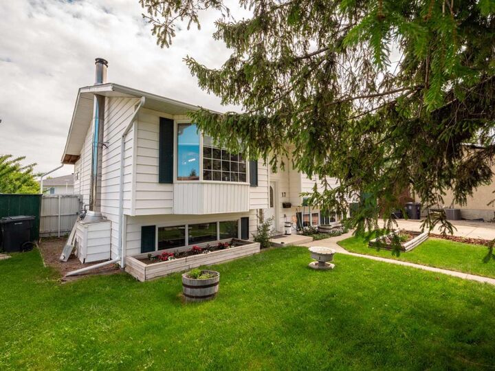 Property Photo: 17 Pine Place AB T0L 0V0