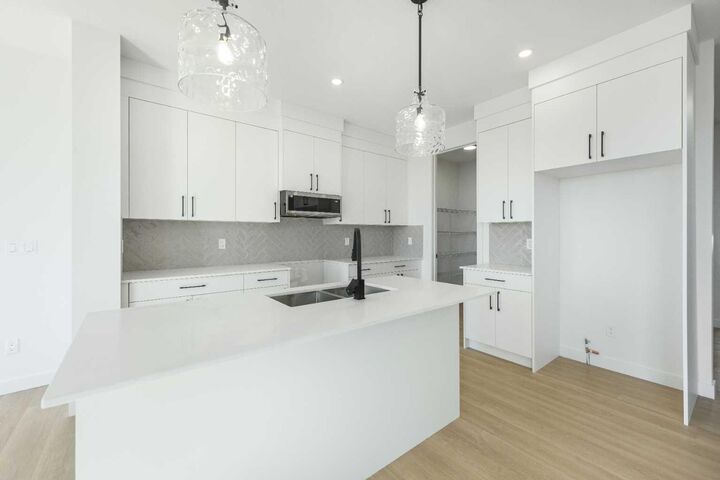 Property Photo: 96 Heritage Manor AB T4C 3K8