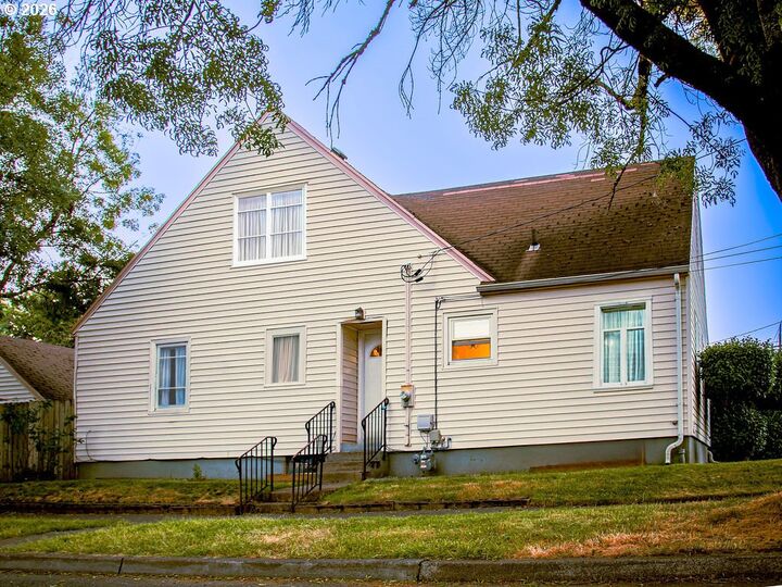 Property Photo:  6903 N Williams Ave  OR 97217 