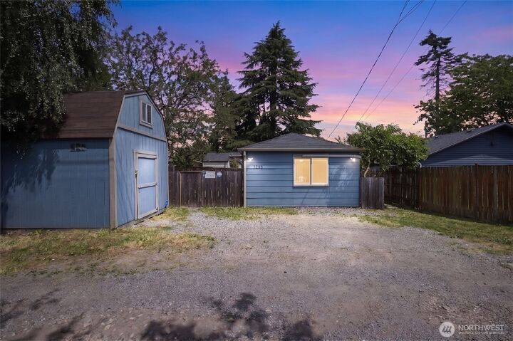 Property Photo:  9745  Evanston Avenue N B  WA 98103 